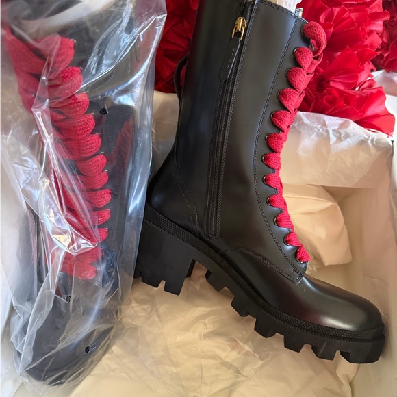 Gucci Women's Magnum Calf Web Black Boots with Red Laces. - Picture 4 of 10